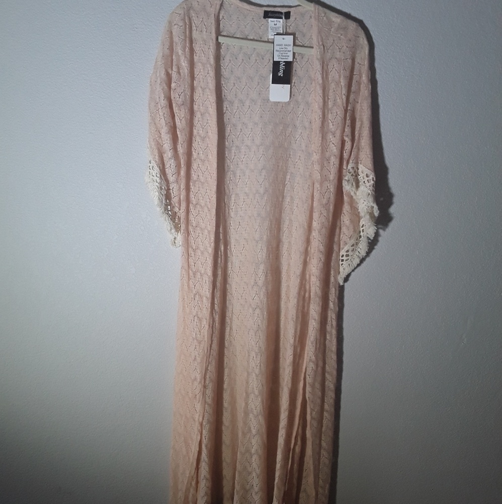 Lg  vest w/lace on sleeve & bottom - light peach